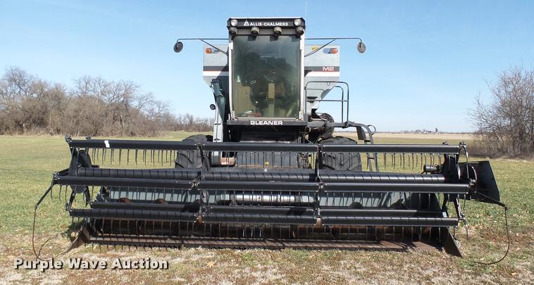 image for item BU9442 1981 Gleaner M2 combine