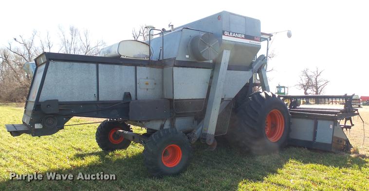 image for item BU9442 1981 Gleaner M2 combine