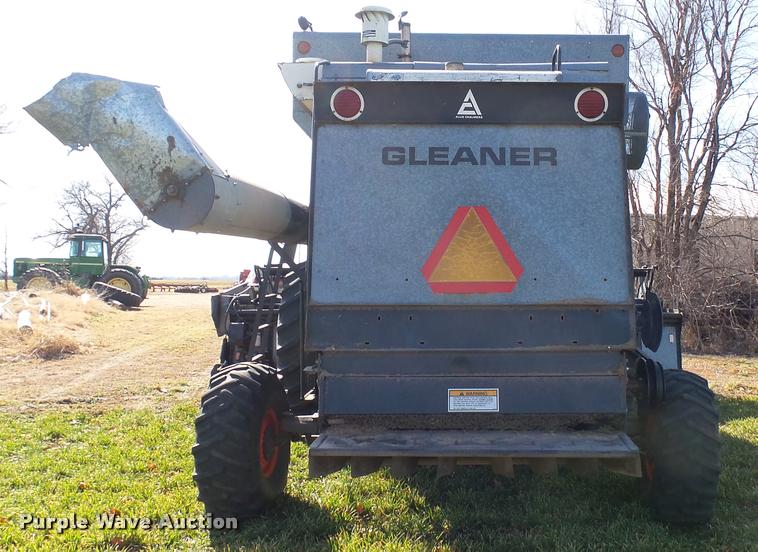 image for item BU9442 1981 Gleaner M2 combine