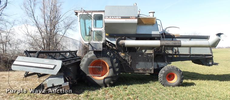 image for item BU9442 1981 Gleaner M2 combine