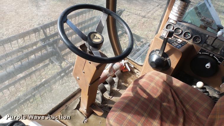 image for item BU9442 1981 Gleaner M2 combine