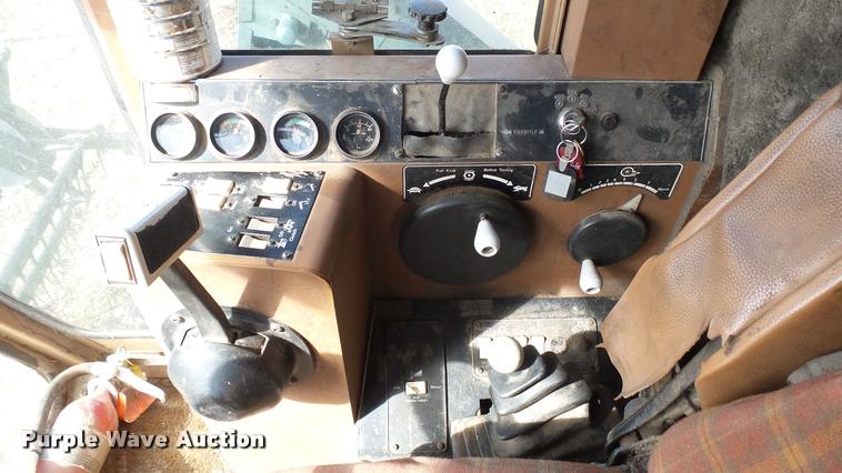 image for item BU9442 1981 Gleaner M2 combine