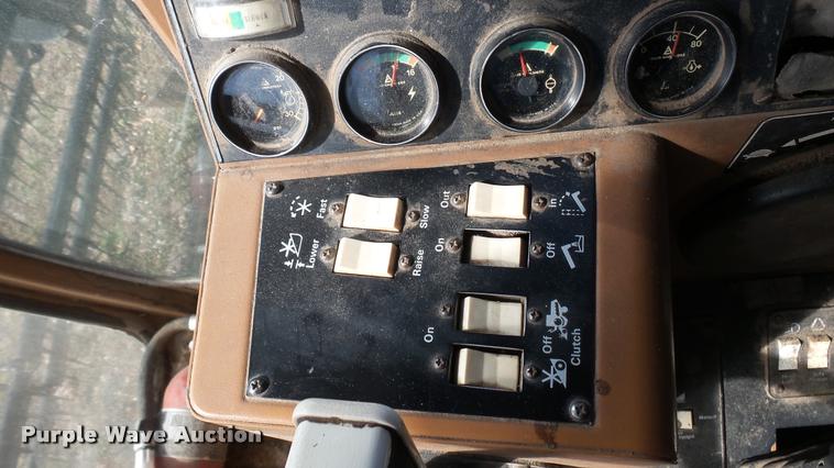 image for item BU9442 1981 Gleaner M2 combine