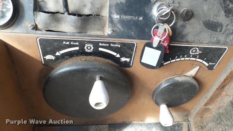 image for item BU9442 1981 Gleaner M2 combine