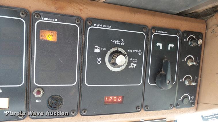 image for item BU9442 1981 Gleaner M2 combine