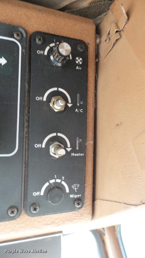 image for item BU9442 1981 Gleaner M2 combine