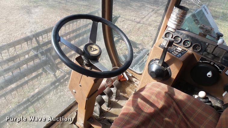 image for item BU9442 1981 Gleaner M2 combine