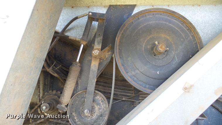 image for item BU9442 1981 Gleaner M2 combine