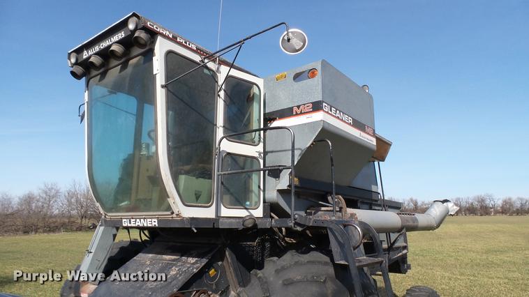 image for item BU9442 1981 Gleaner M2 combine