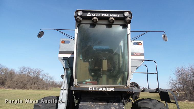 image for item BU9442 1981 Gleaner M2 combine