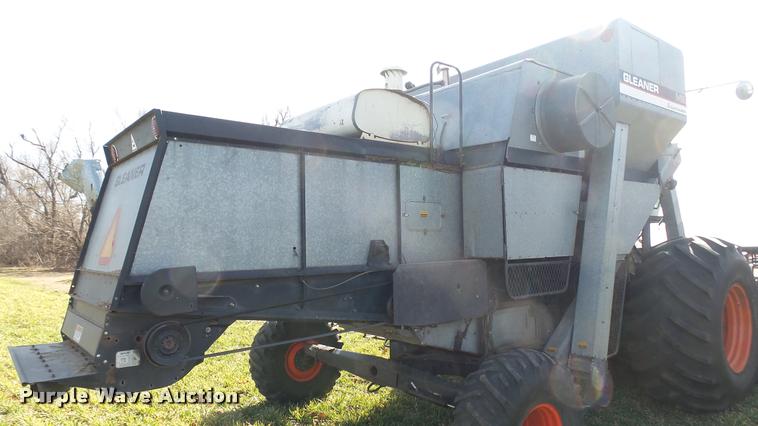 image for item BU9442 1981 Gleaner M2 combine