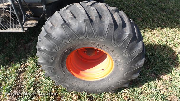 image for item BU9442 1981 Gleaner M2 combine