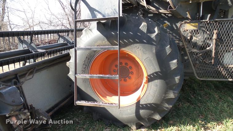 image for item BU9442 1981 Gleaner M2 combine