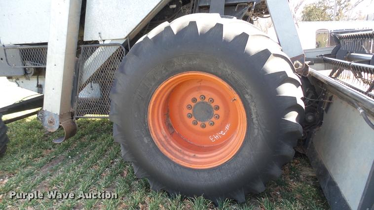 image for item BU9442 1981 Gleaner M2 combine