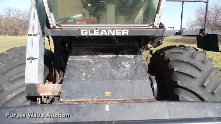 image for item BU9442 1981 Gleaner M2 combine