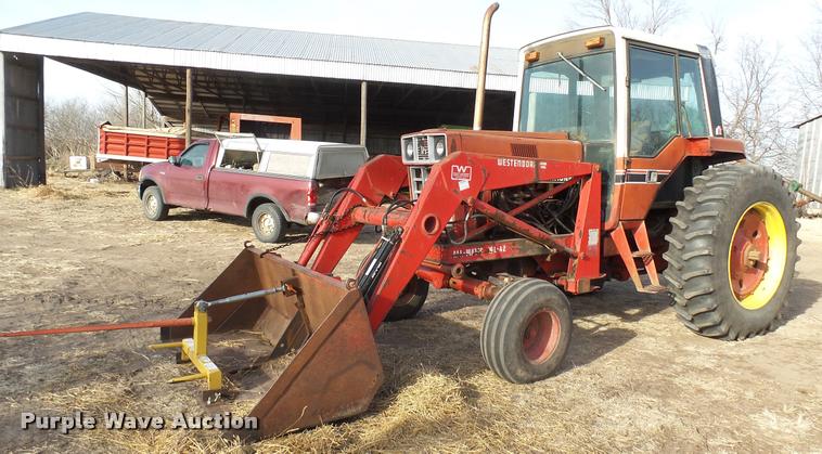 image for item BU9463 1981 International Hydro 186 tractor