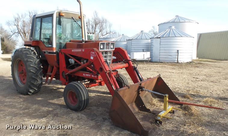 image for item BU9463 1981 International Hydro 186 tractor