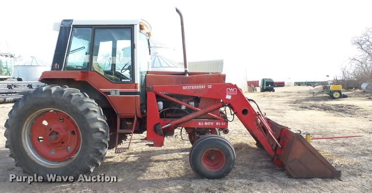 image for item BU9463 1981 International Hydro 186 tractor