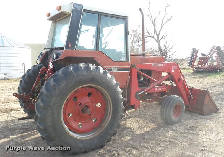 image for item BU9463 1981 International Hydro 186 tractor