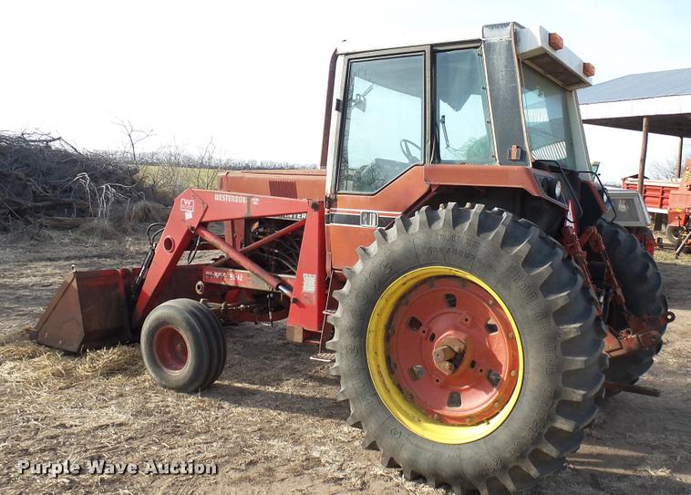 image for item BU9463 1981 International Hydro 186 tractor