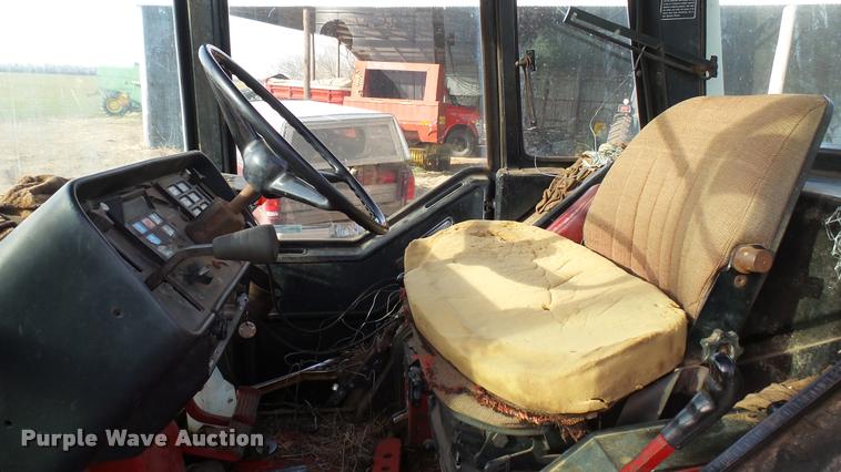 image for item BU9463 1981 International Hydro 186 tractor