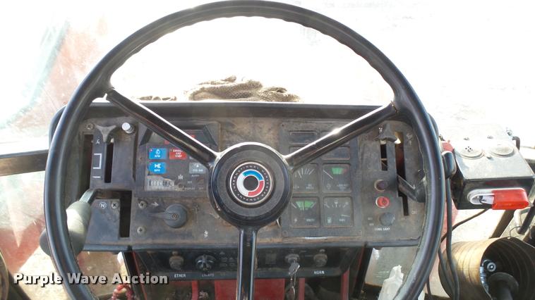 image for item BU9463 1981 International Hydro 186 tractor