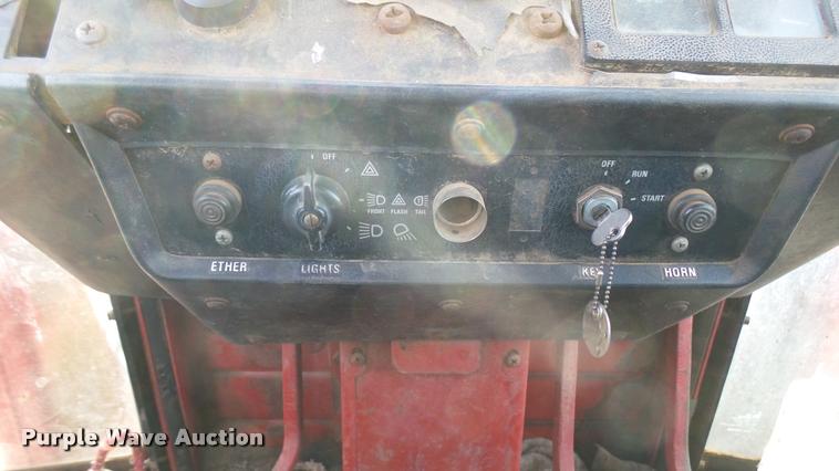 image for item BU9463 1981 International Hydro 186 tractor