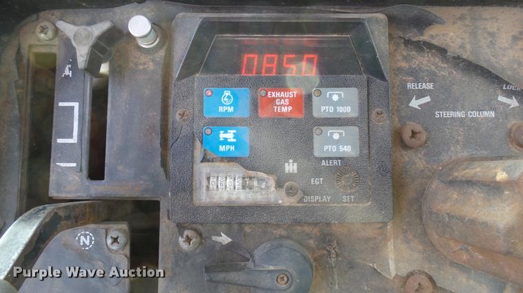 image for item BU9463 1981 International Hydro 186 tractor