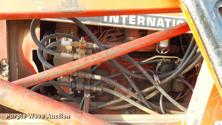 image for item BU9463 1981 International Hydro 186 tractor