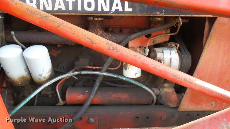 image for item BU9463 1981 International Hydro 186 tractor