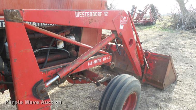 image for item BU9463 1981 International Hydro 186 tractor