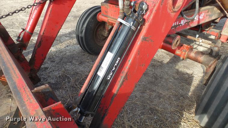 image for item BU9463 1981 International Hydro 186 tractor