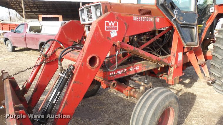 image for item BU9463 1981 International Hydro 186 tractor