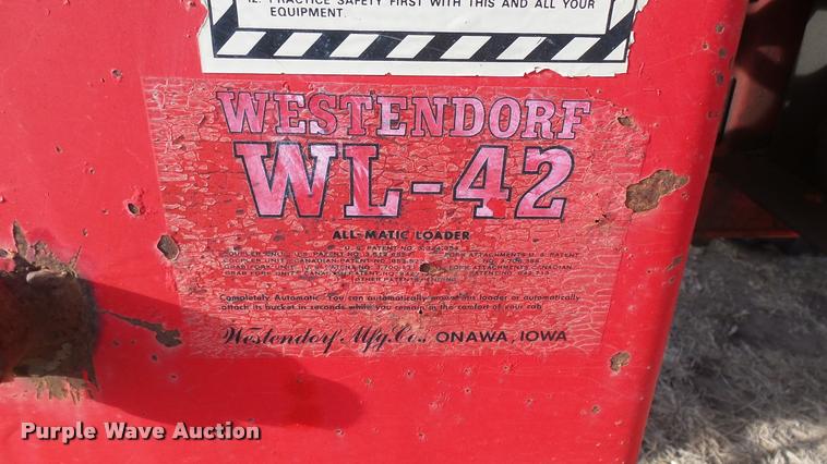 image for item BU9463 1981 International Hydro 186 tractor