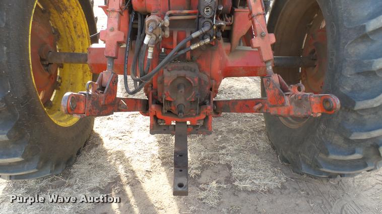 image for item BU9463 1981 International Hydro 186 tractor