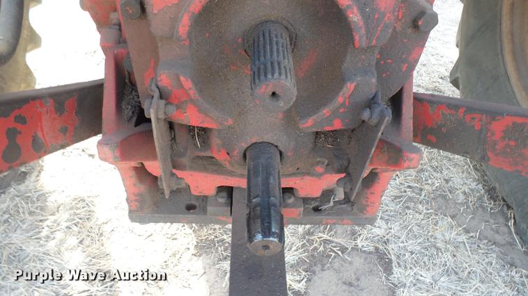 image for item BU9463 1981 International Hydro 186 tractor