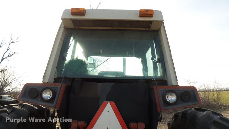 image for item BU9463 1981 International Hydro 186 tractor