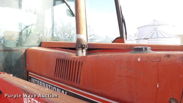 image for item BU9463 1981 International Hydro 186 tractor