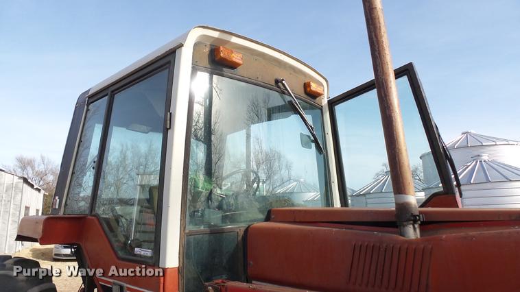 image for item BU9463 1981 International Hydro 186 tractor