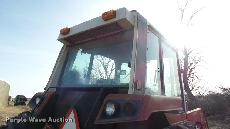 image for item BU9463 1981 International Hydro 186 tractor