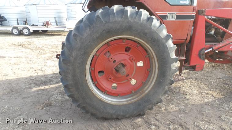image for item BU9463 1981 International Hydro 186 tractor