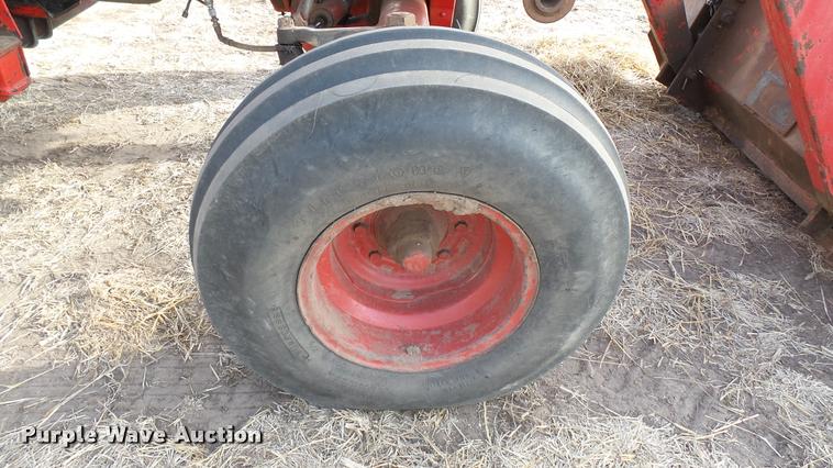 image for item BU9463 1981 International Hydro 186 tractor