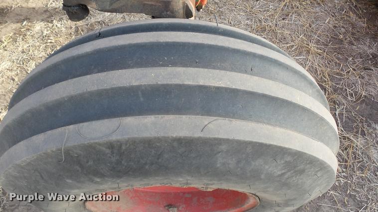 image for item BU9463 1981 International Hydro 186 tractor