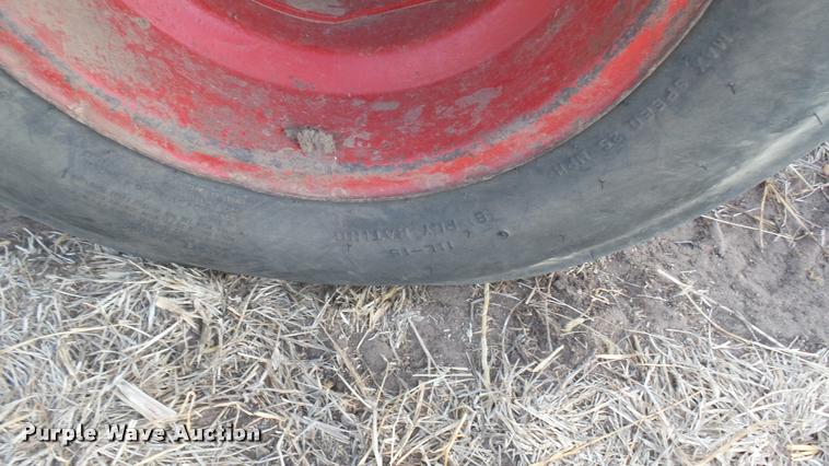 image for item BU9463 1981 International Hydro 186 tractor