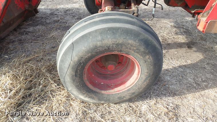 image for item BU9463 1981 International Hydro 186 tractor