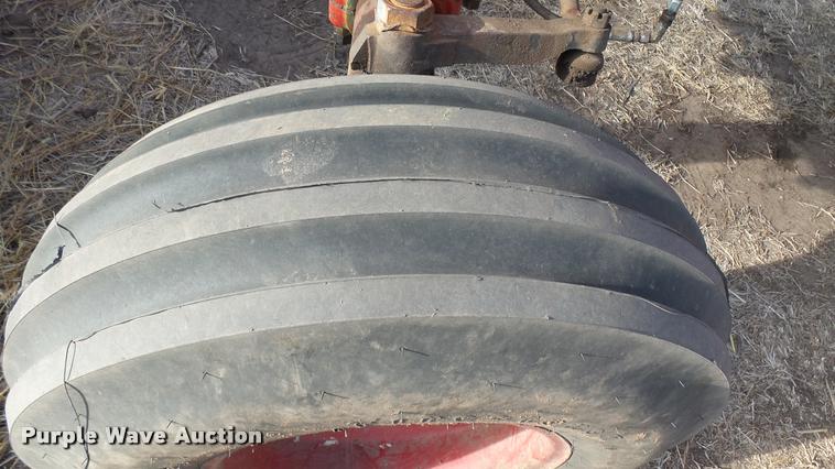 image for item BU9463 1981 International Hydro 186 tractor