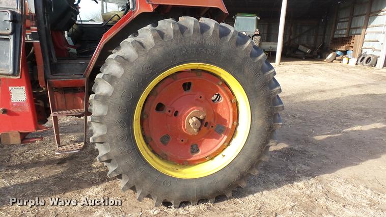 image for item BU9463 1981 International Hydro 186 tractor