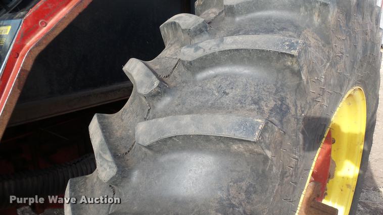 image for item BU9463 1981 International Hydro 186 tractor