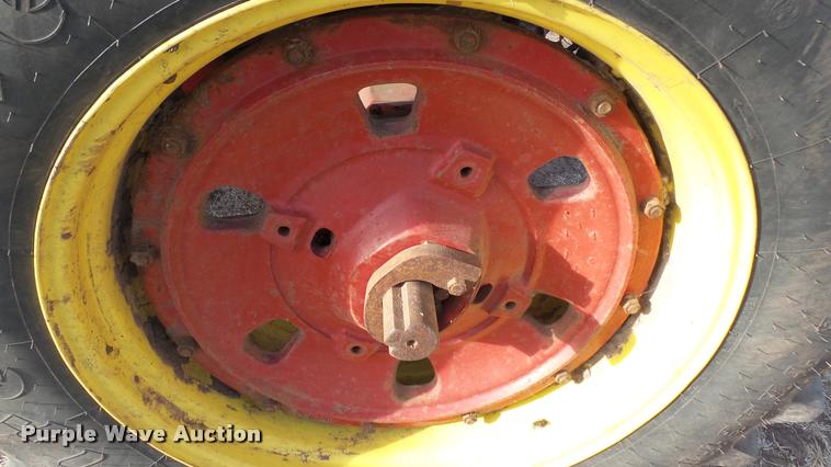 image for item BU9463 1981 International Hydro 186 tractor