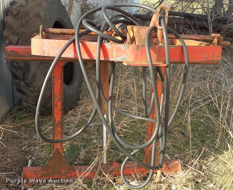 image for item BU9463 1981 International Hydro 186 tractor